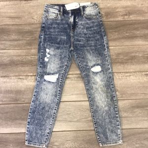 Mid-rise jeans